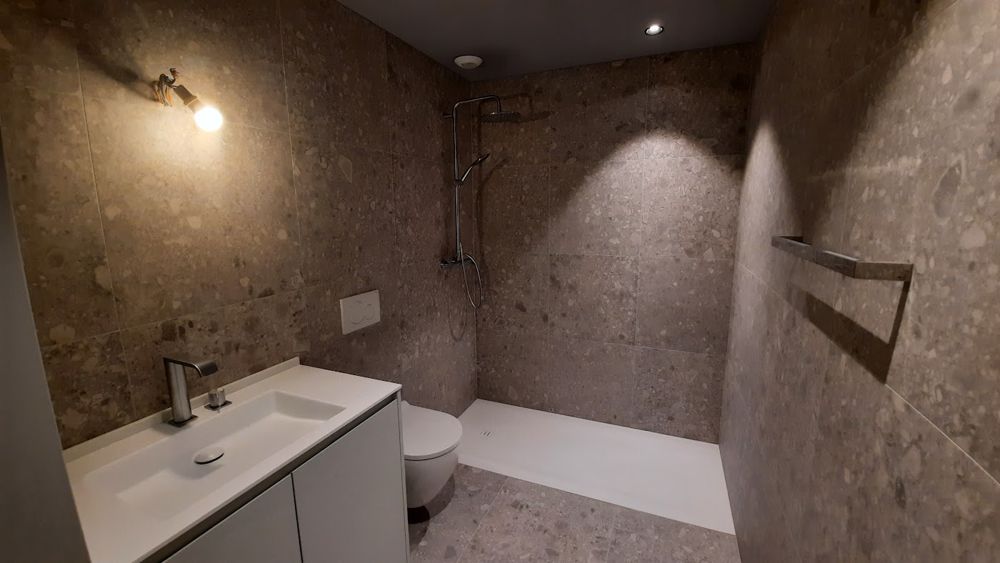 Douche italienne, finition pierre – EDILSYSTEM